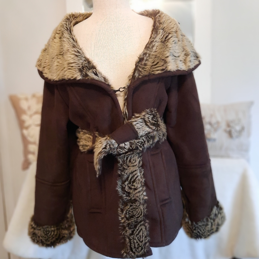 Loire NY Faux Fur Lined and Suede Windblocking Pop Up  Faux Fur Collar